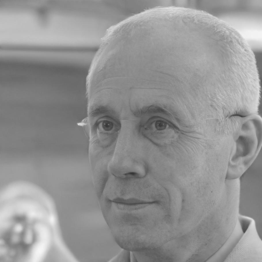 Dr. Marcus Weber - Finanzexperte